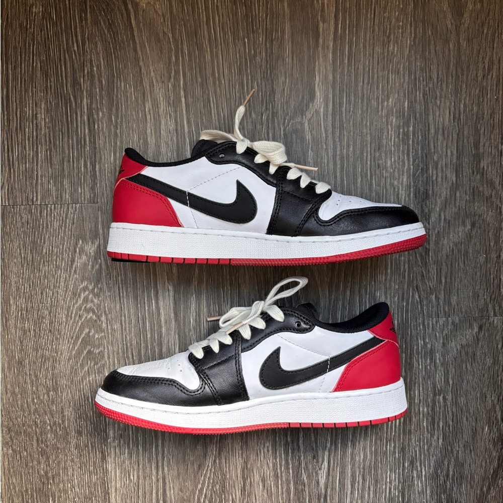 Size 5.5/7W - Air Jordan 1 Retro OG Low Black Toe Grade School Very Gently Used